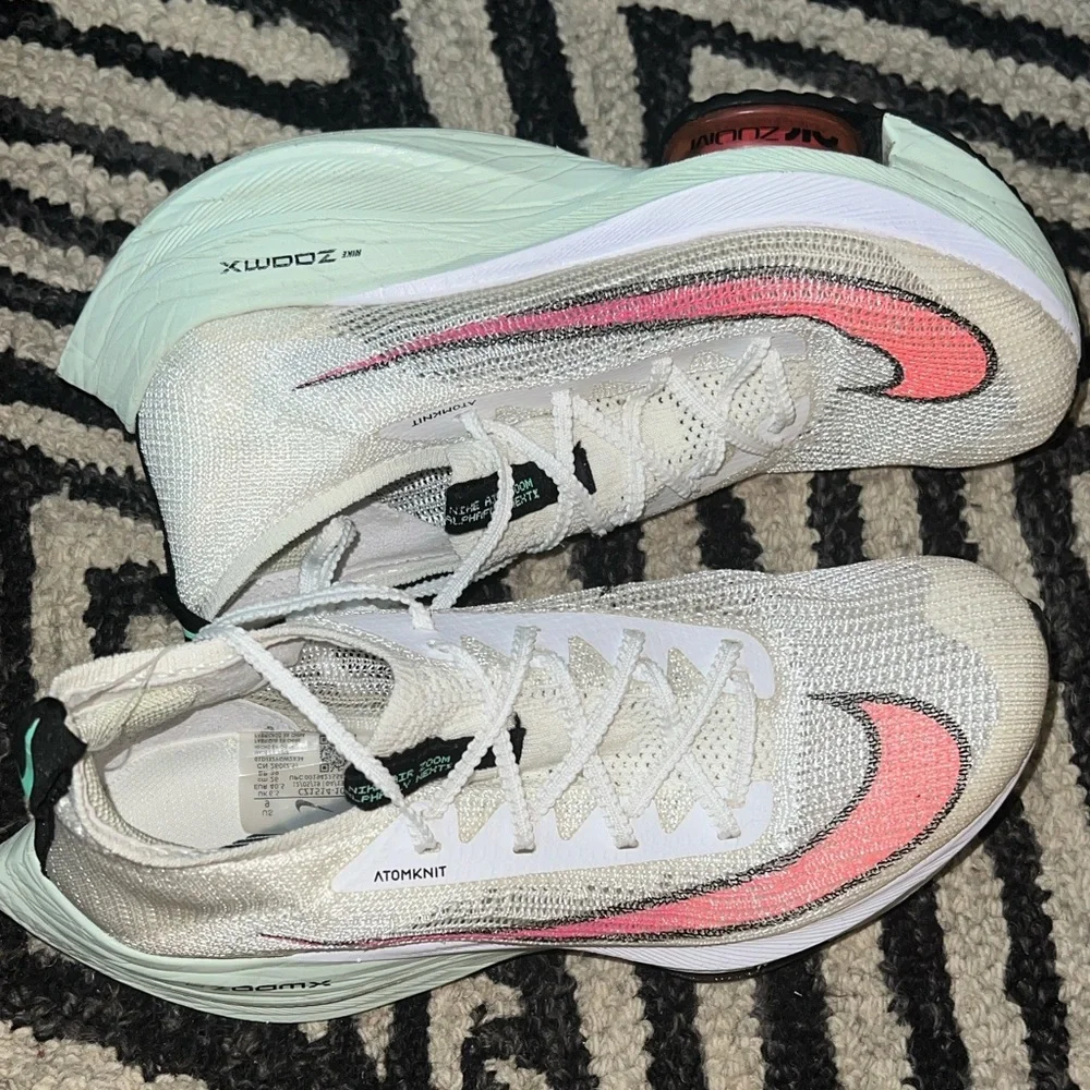 Nike White and Red Athletic Sneakers - Picture 6 of 6